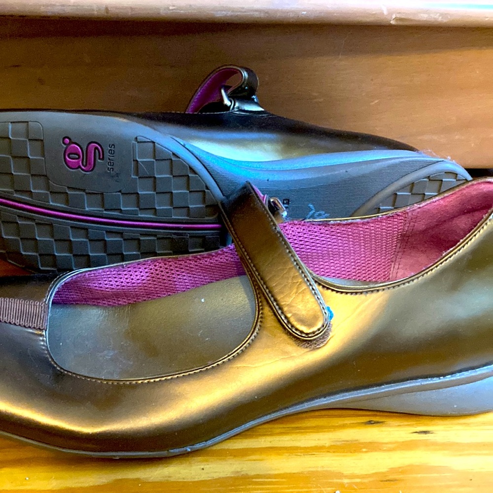 G series sandals